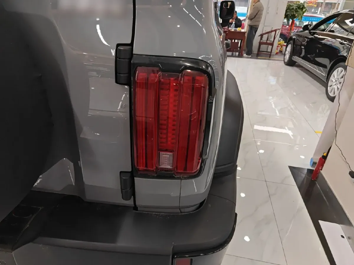 2024 Tank 300 2.0T 227HP L4 8AT,autocango,china used car exporter,china ev exporter,chinese used car exporter,chinese used ev exporter