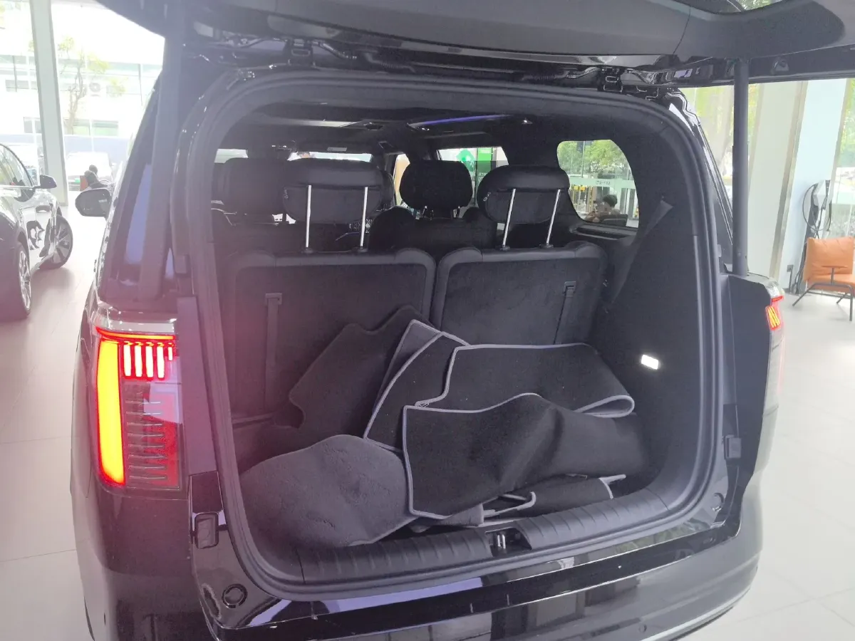 2022 Zeekr 009 BEV 116KWH,autocango,china used car exporter,china ev exporter,chinese used car exporter,chinese used ev exporter