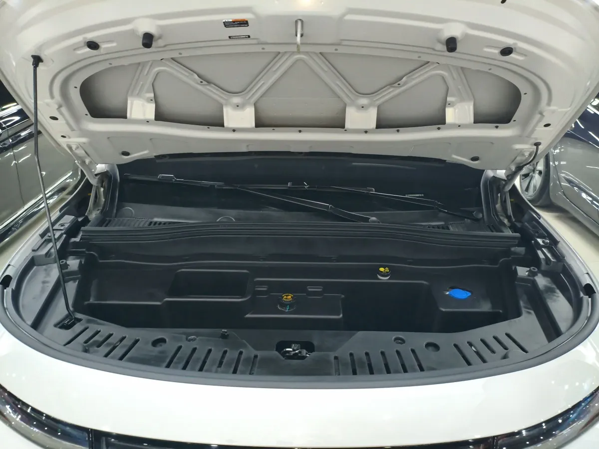 2025 Leapmotor B10 BEV 56.2KWH,autocango,china used car exporter,china ev exporter,chinese used car exporter,chinese used ev exporter