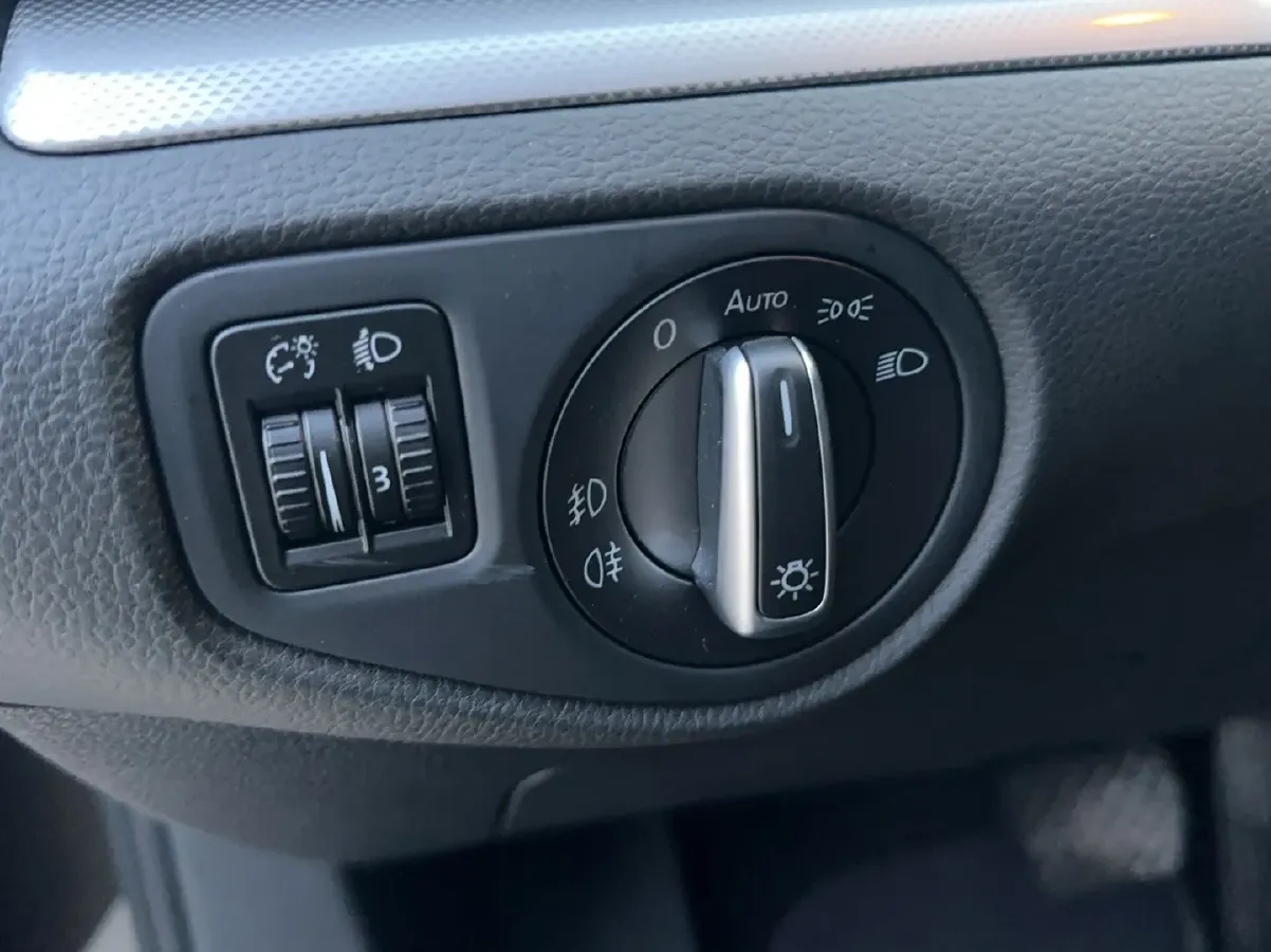 2013 Volkswagen Sharan 1.8T 160HP L4 6DCT,autocango,china used car exporter,china ev exporter,chinese used car exporter,chinese used ev exporter