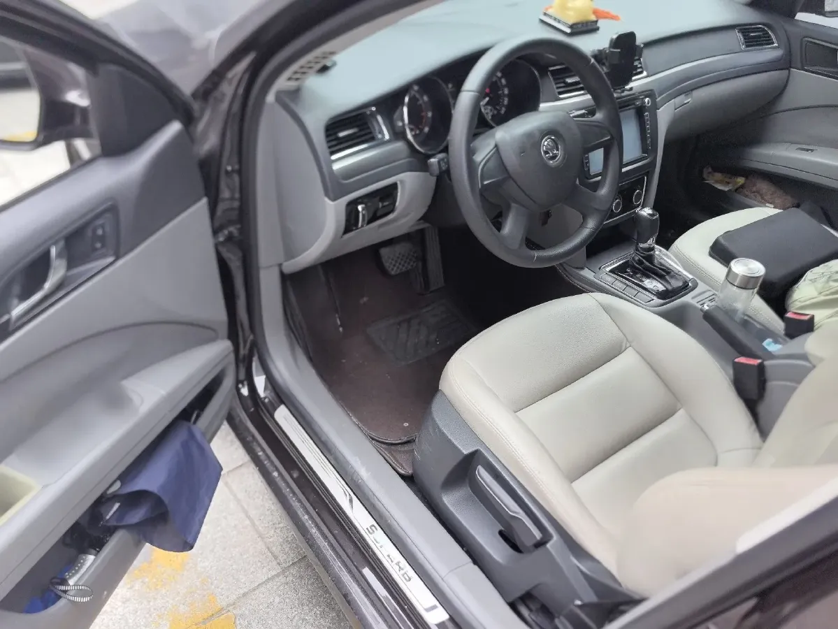 2013 Skoda Superb 1.4T 131HP L4 7DCT,autocango,china used car exporter,china ev exporter,chinese used car exporter,chinese used ev exporter