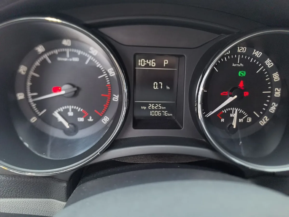 2013 Skoda Superb 1.4T 131HP L4 7DCT,autocango,china used car exporter,china ev exporter,chinese used car exporter,chinese used ev exporter