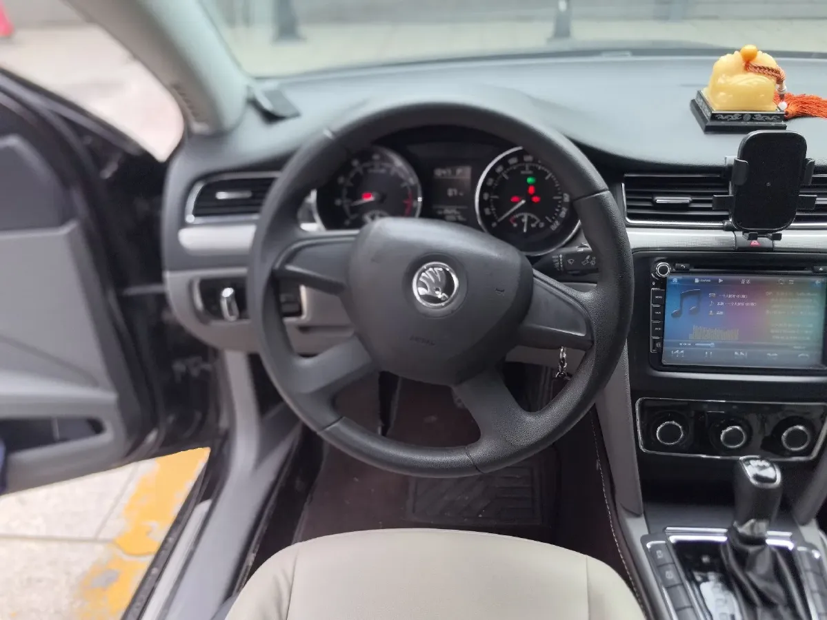 2013 Skoda Superb 1.4T 131HP L4 7DCT,autocango,china used car exporter,china ev exporter,chinese used car exporter,chinese used ev exporter