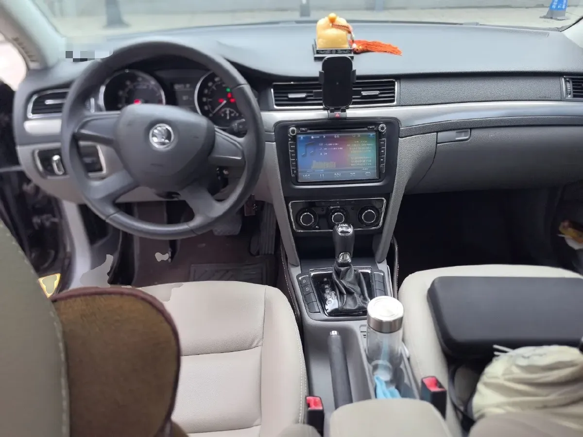 2013 Skoda Superb 1.4T 131HP L4 7DCT,autocango,china used car exporter,china ev exporter,chinese used car exporter,chinese used ev exporter