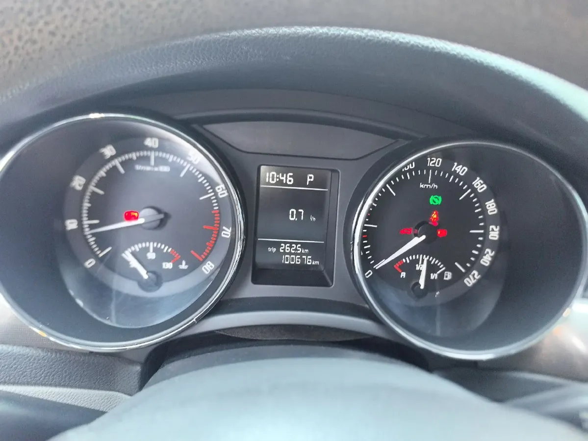 2013 Skoda Superb 1.4T 131HP L4 7DCT,autocango,china used car exporter,china ev exporter,chinese used car exporter,chinese used ev exporter