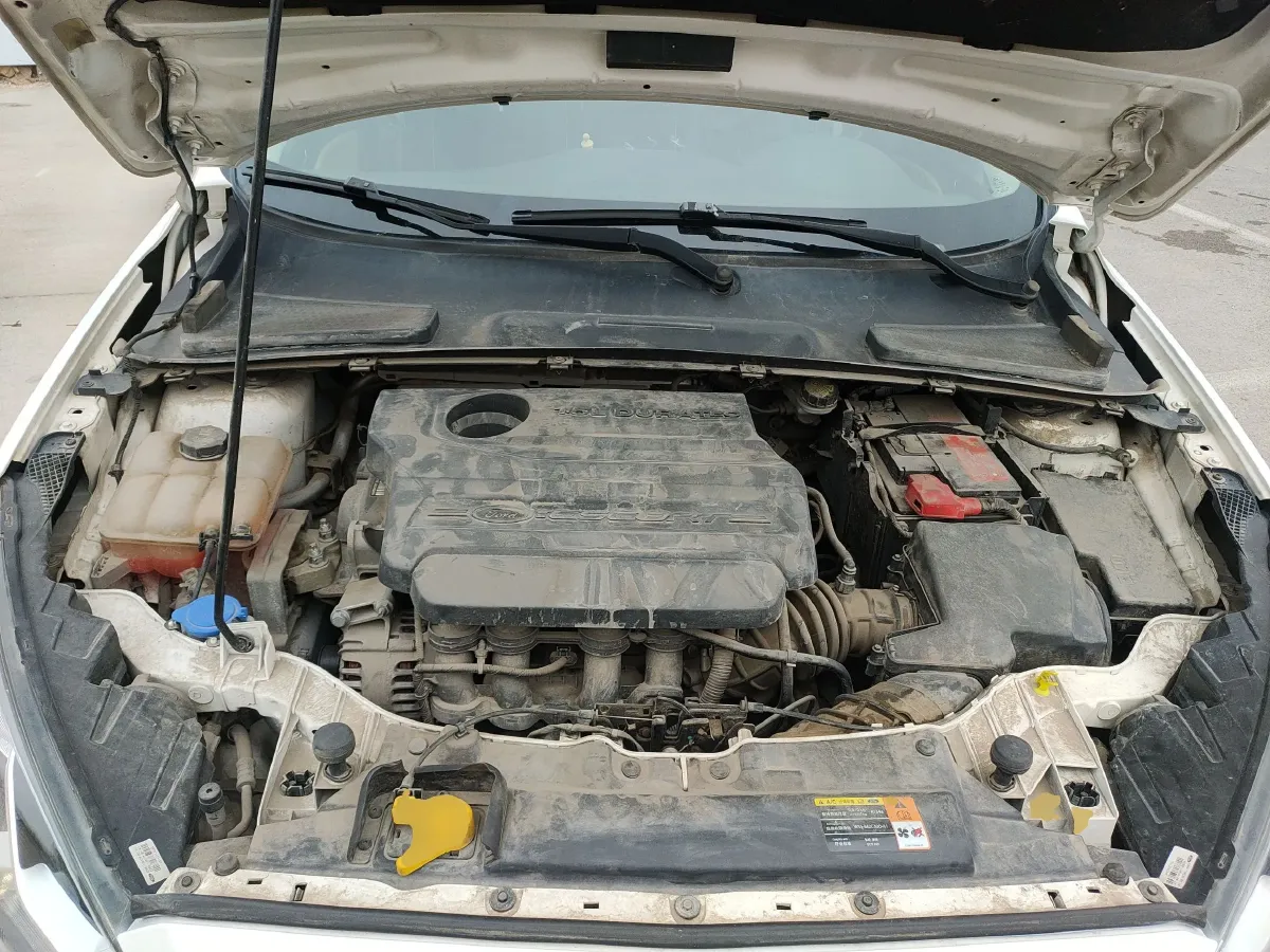 2015 Ford Escort 1.5L 113HP L4 5MT,autocango,china used car exporter,china ev exporter,chinese used car exporter,chinese used ev exporter