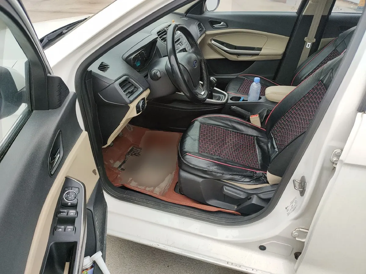 2015 Ford Escort 1.5L 113HP L4 5MT,autocango,china used car exporter,china ev exporter,chinese used car exporter,chinese used ev exporter