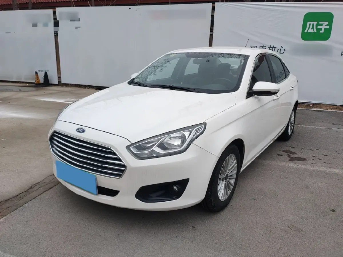 2015 Ford Escort 1.5L 113HP L4 5MT,autocango,china used car exporter,china ev exporter,chinese used car exporter,chinese used ev exporter