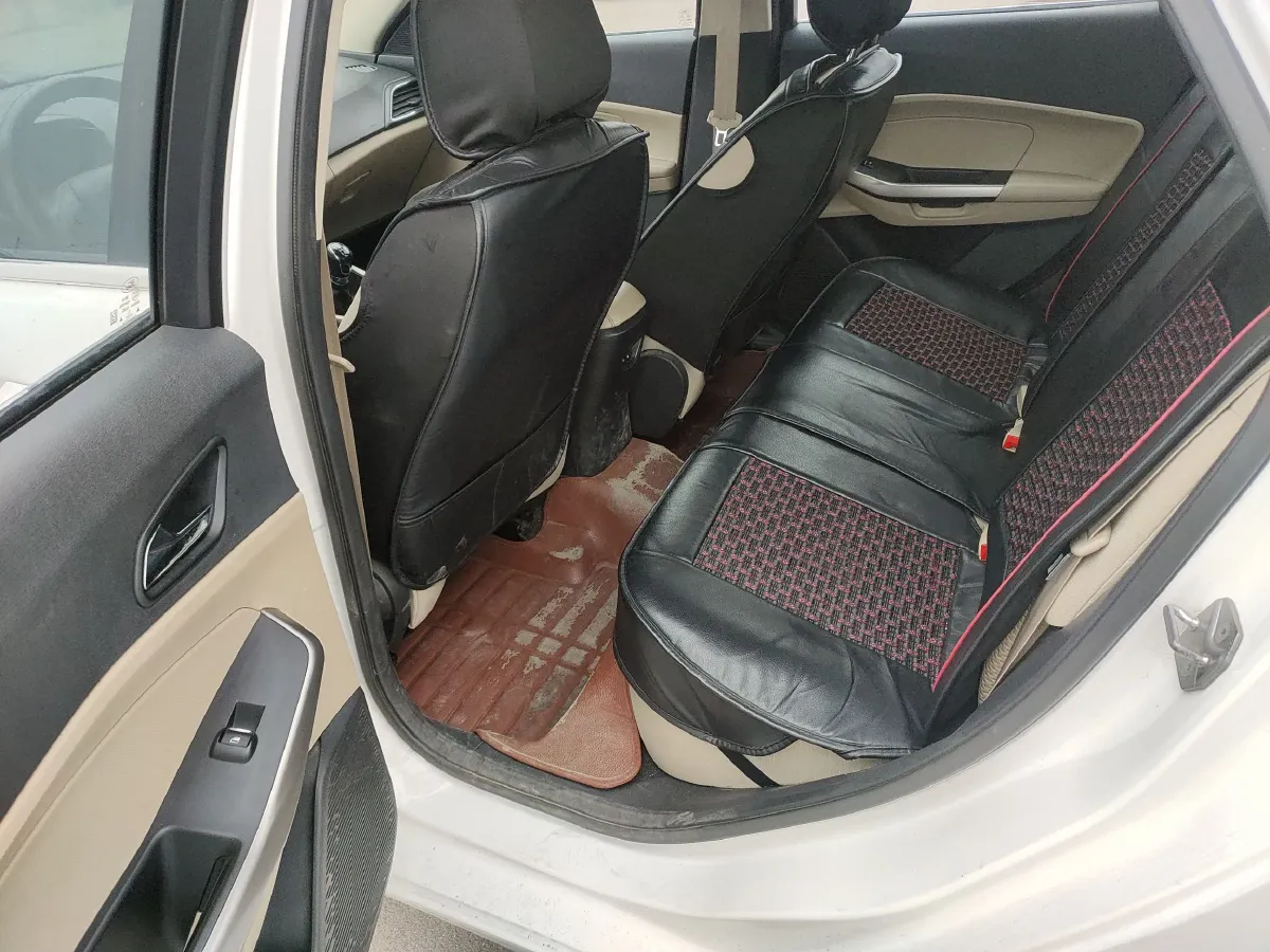 2015 Ford Escort 1.5L 113HP L4 5MT,autocango,china used car exporter,china ev exporter,chinese used car exporter,chinese used ev exporter