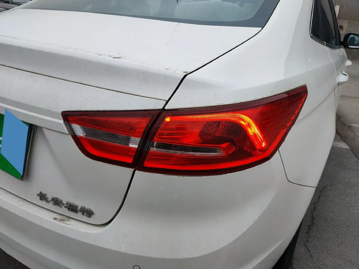 2015 Ford Escort 1.5L 113HP L4 5MT,autocango,china used car exporter,china ev exporter,chinese used car exporter,chinese used ev exporter