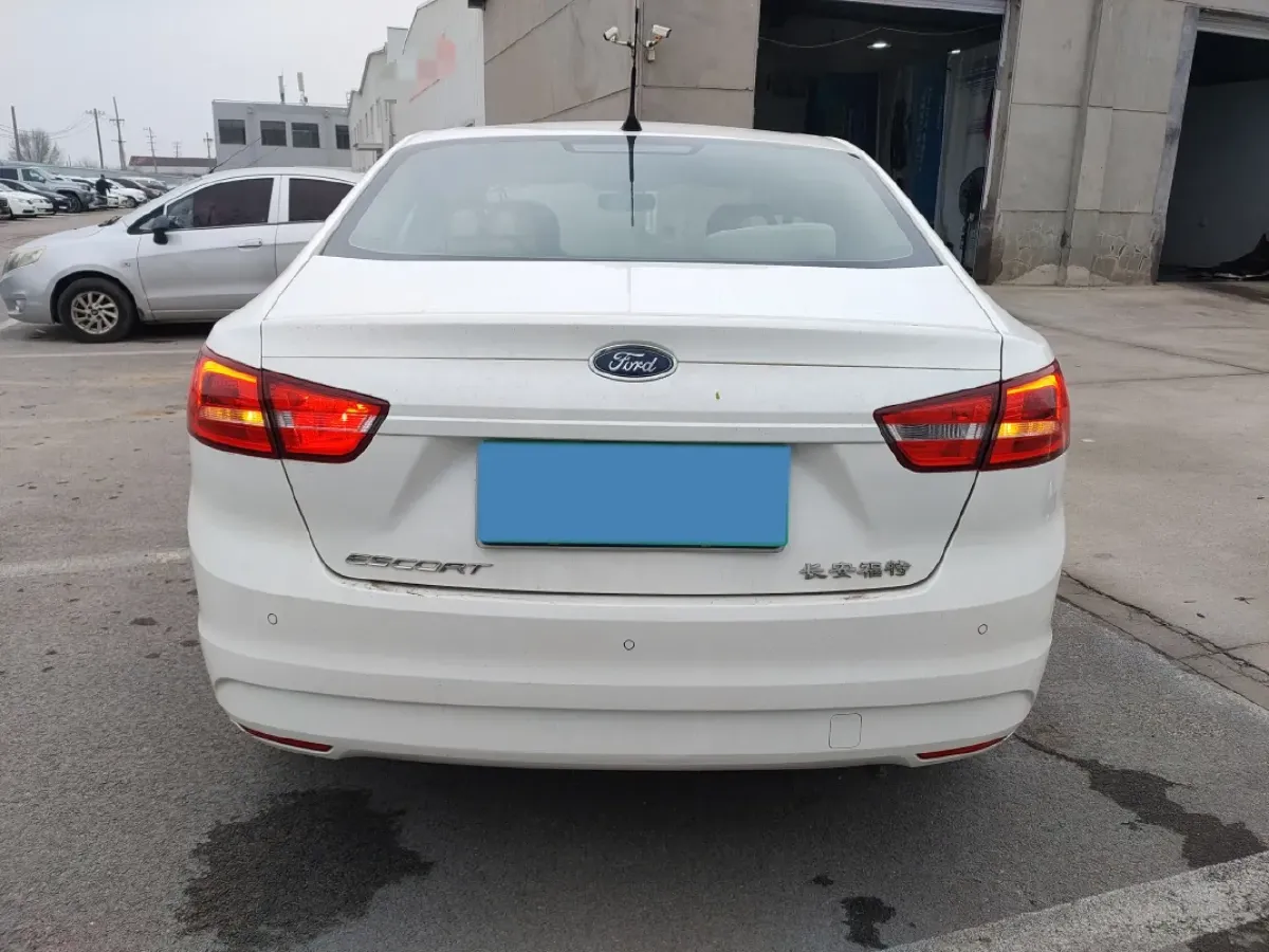 2015 Ford Escort 1.5L 113HP L4 5MT,autocango,china used car exporter,china ev exporter,chinese used car exporter,chinese used ev exporter