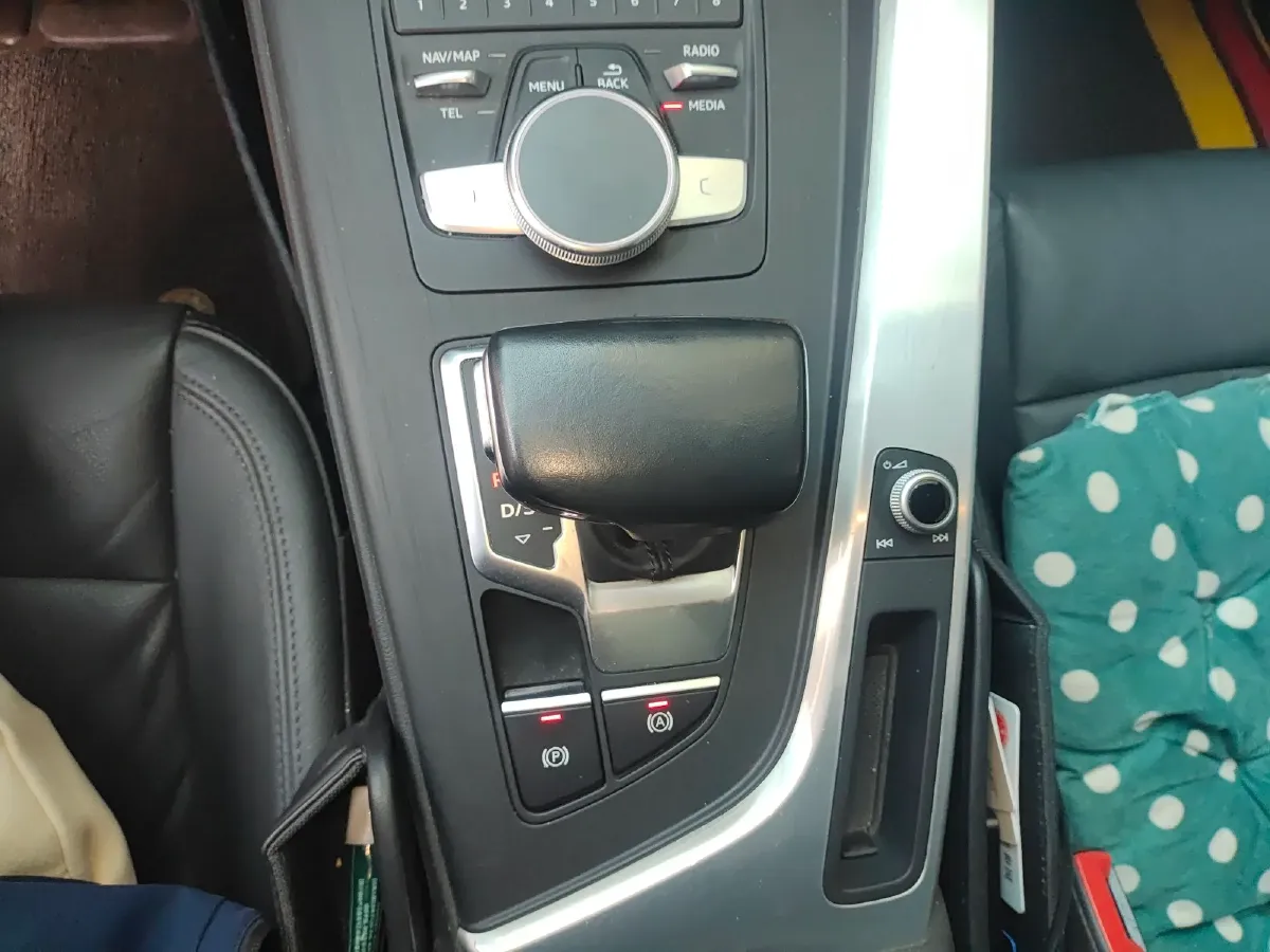 2018 Audi A4L 2.0T 190HP L4 7DCT,autocango,china used car exporter,china ev exporter,chinese used car exporter,chinese used ev exporter