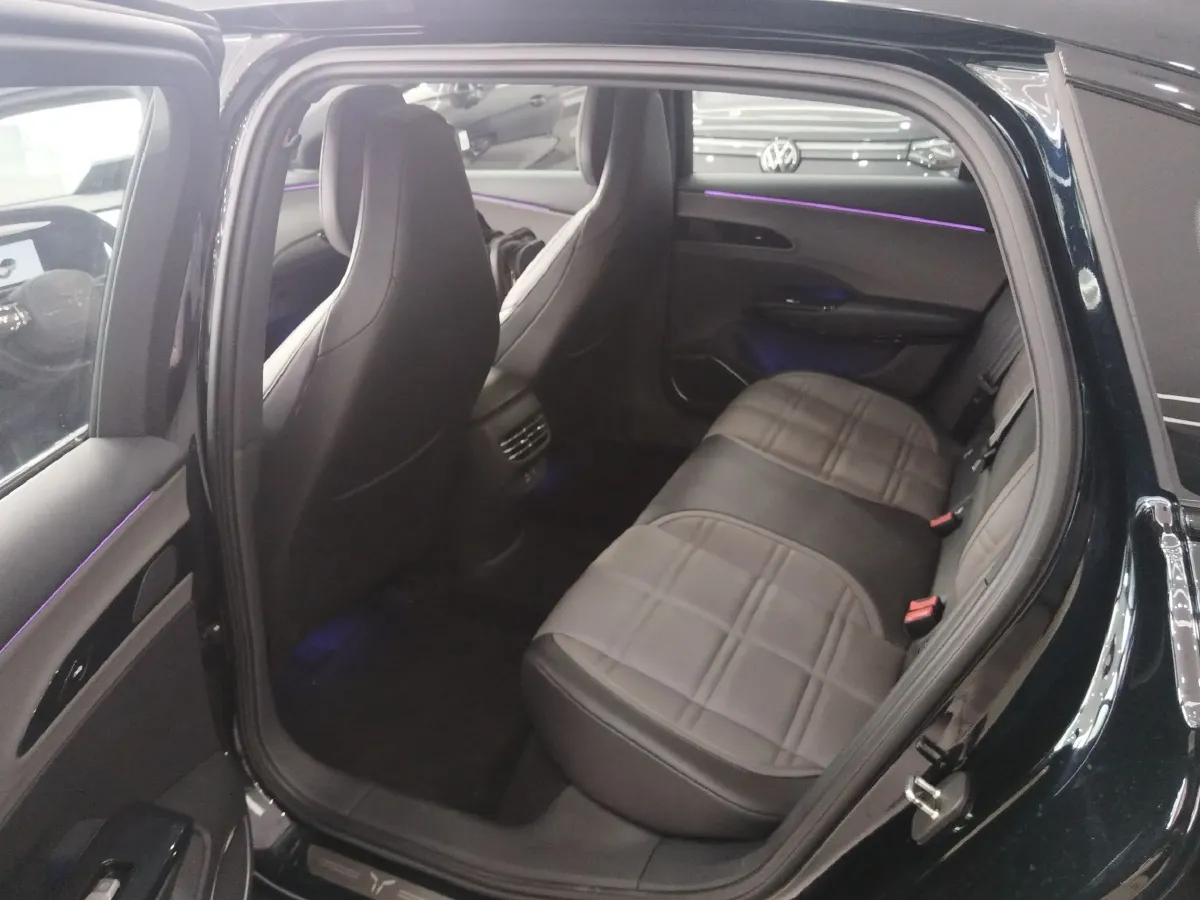 2024 HongQi EH7 BEV 85KWH,autocango,china used car exporter,china ev exporter,chinese used car exporter,chinese used ev exporter