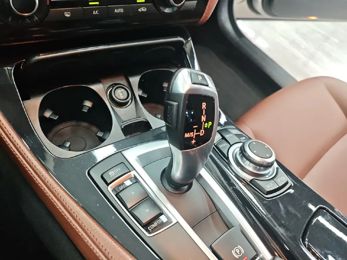 2014 BMW 5 Series 2.0T 184HP L4 8AT,autocango,china used car exporter,china ev exporter,chinese used car exporter,chinese used ev exporter