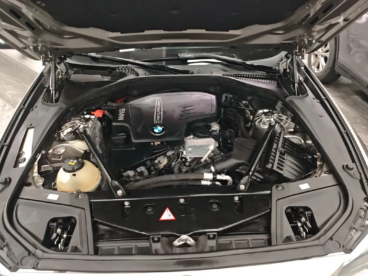 2014 BMW 5 Series 2.0T 184HP L4 8AT,autocango,china used car exporter,china ev exporter,chinese used car exporter,chinese used ev exporter