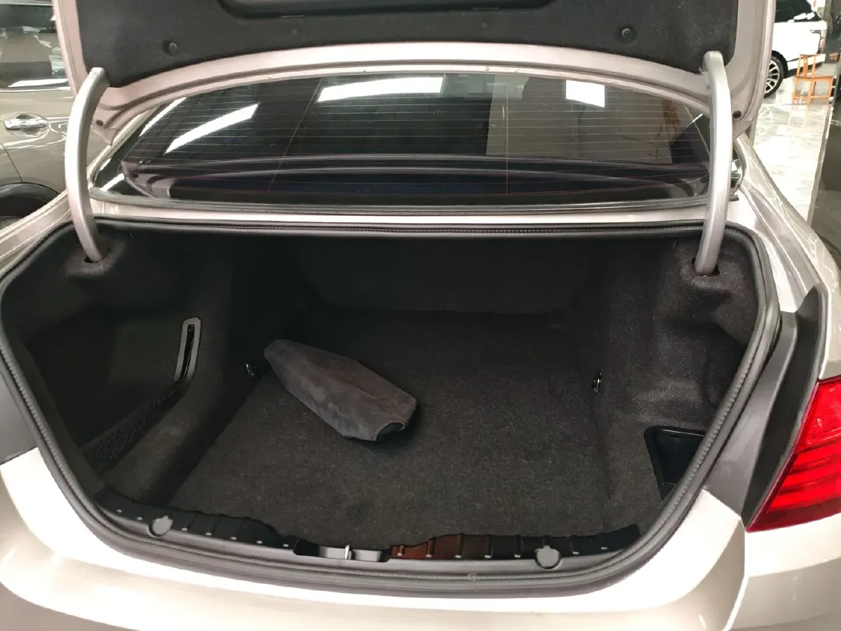 2014 BMW 5 Series 2.0T 184HP L4 8AT,autocango,china used car exporter,china ev exporter,chinese used car exporter,chinese used ev exporter