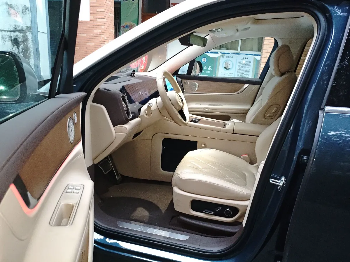 2024 AITO AITO M9 1.5T 152HP L4 REEV 42KWH,autocango,china used car exporter,china ev exporter,chinese used car exporter,chinese used ev exporter