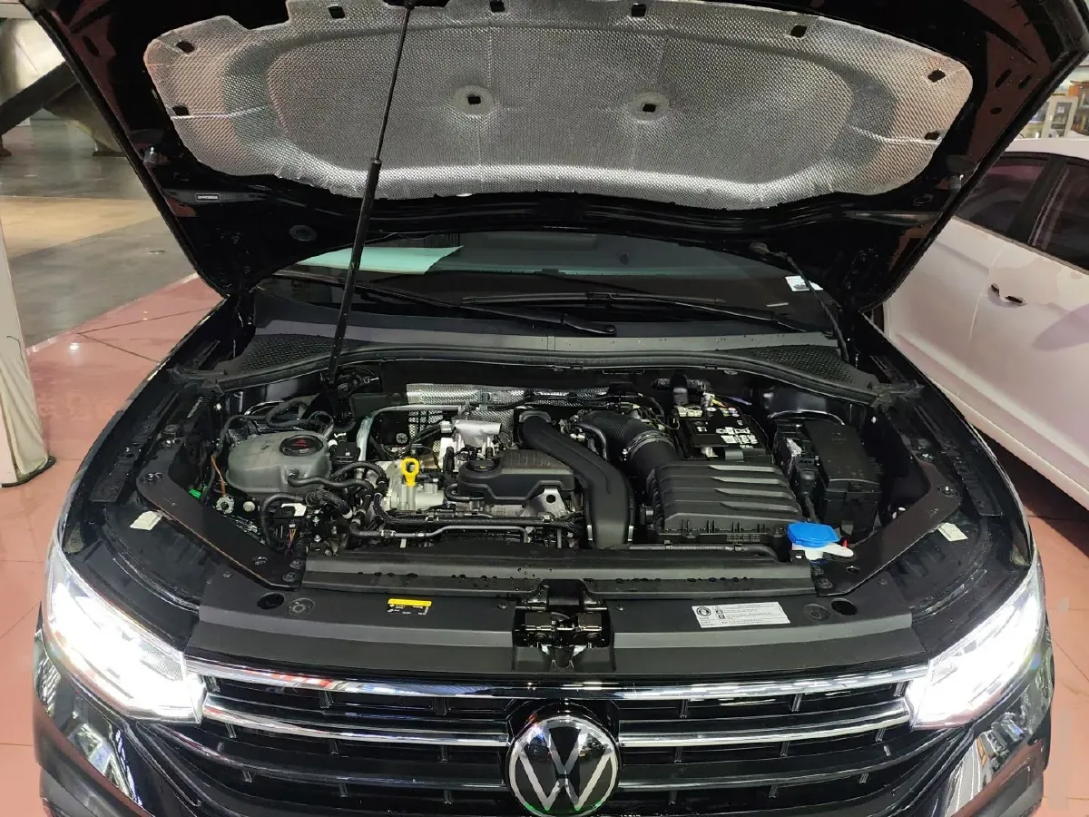 2024 Volkswagen Tiguan L 1.5T 160HP L4 7DCT,autocango,china used car exporter,china ev exporter,chinese used car exporter,chinese used ev exporter