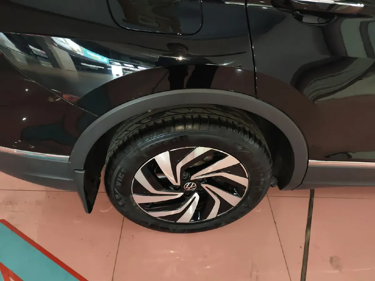 2024 Volkswagen Tiguan L 1.5T 160HP L4 7DCT,autocango,china used car exporter,china ev exporter,chinese used car exporter,chinese used ev exporter