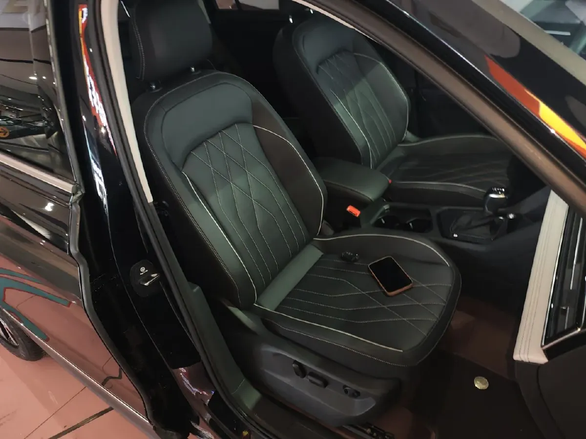 2024 Volkswagen Tiguan L 1.5T 160HP L4 7DCT,autocango,china used car exporter,china ev exporter,chinese used car exporter,chinese used ev exporter