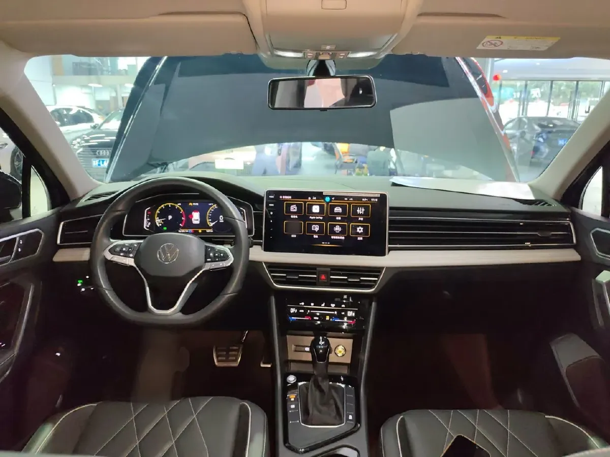 2024 Volkswagen Tiguan L 1.5T 160HP L4 7DCT,autocango,china used car exporter,china ev exporter,chinese used car exporter,chinese used ev exporter