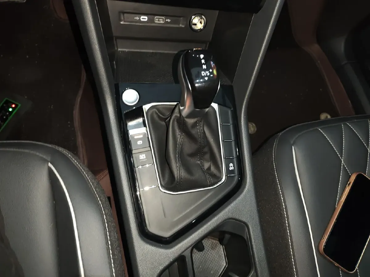 2024 Volkswagen Tiguan L 1.5T 160HP L4 7DCT,autocango,china used car exporter,china ev exporter,chinese used car exporter,chinese used ev exporter