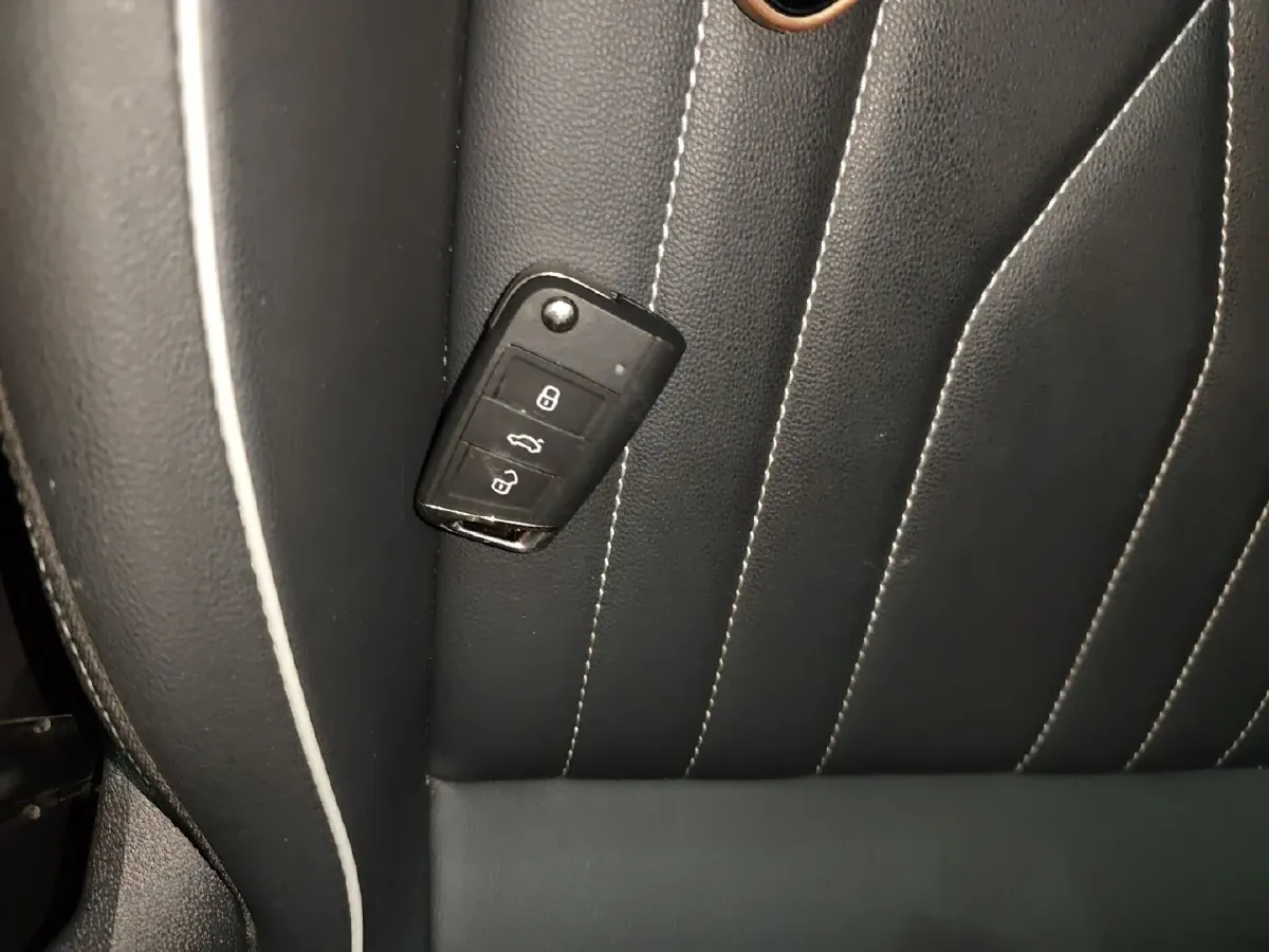 2024 Volkswagen Tiguan L 1.5T 160HP L4 7DCT,autocango,china used car exporter,china ev exporter,chinese used car exporter,chinese used ev exporter