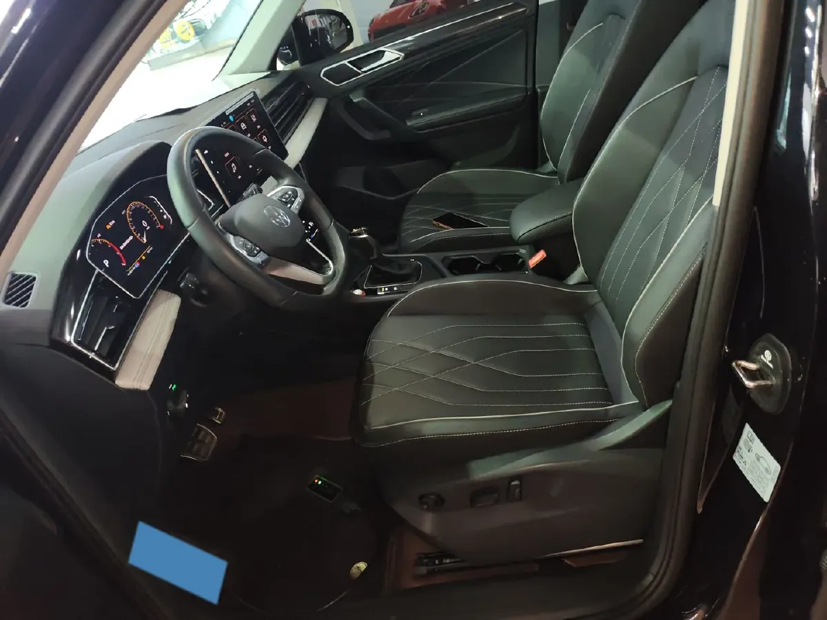 2024 Volkswagen Tiguan L 1.5T 160HP L4 7DCT,autocango,china used car exporter,china ev exporter,chinese used car exporter,chinese used ev exporter
