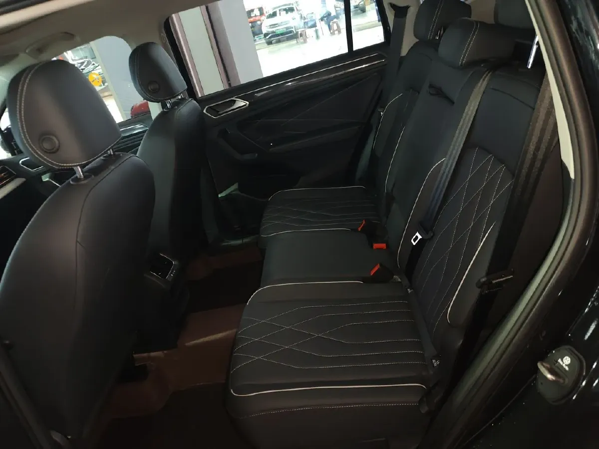 2024 Volkswagen Tiguan L 1.5T 160HP L4 7DCT,autocango,china used car exporter,china ev exporter,chinese used car exporter,chinese used ev exporter