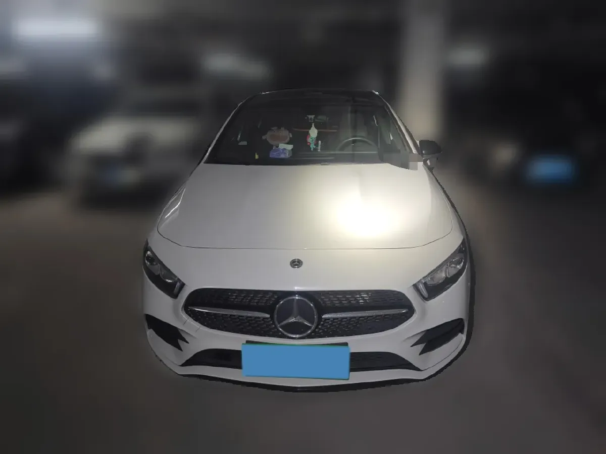 2020 Mercedes-Benz A Class 2.0T 190HP L4 7DCT,autocango,china used car exporter,china ev exporter,chinese used car exporter,chinese used ev exporter