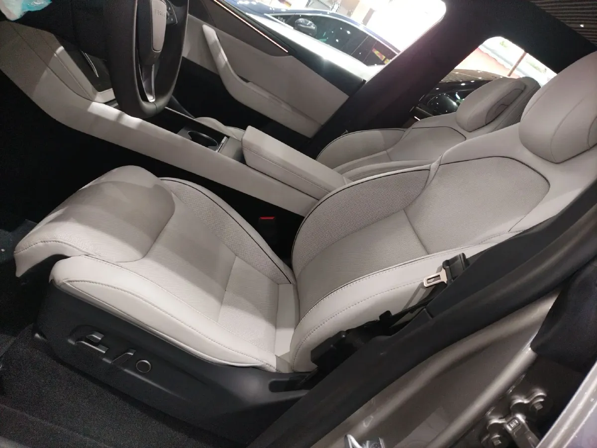 2025 Tesla Model Y L BEV,autocango,china used car exporter,china ev exporter,chinese used car exporter,chinese used ev exporter