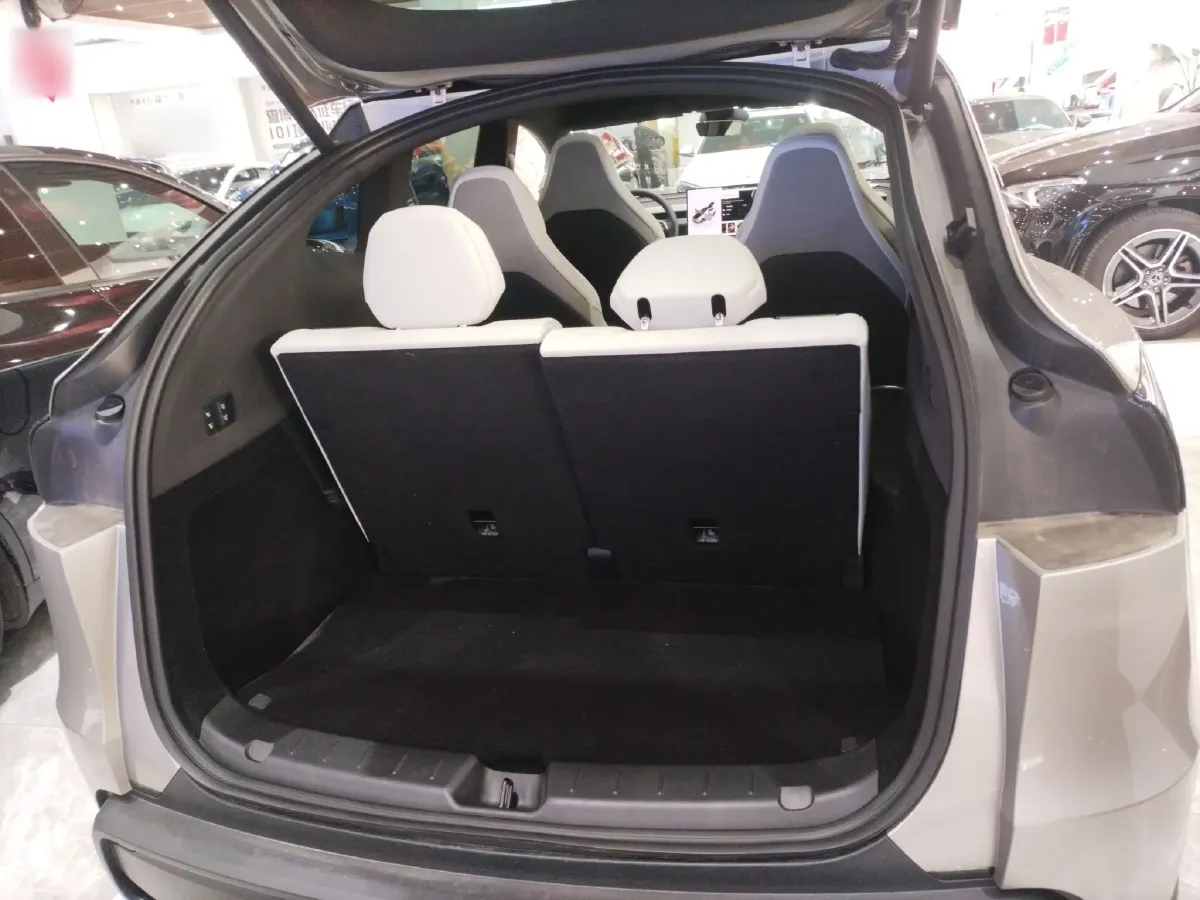 2025 Tesla Model Y L BEV,autocango,china used car exporter,china ev exporter,chinese used car exporter,chinese used ev exporter