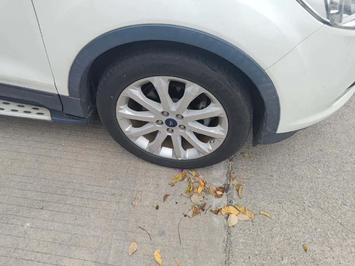 2015 Ford Kuga 1.5T 181HP L4 6AT,autocango,china used car exporter,china ev exporter,chinese used car exporter,chinese used ev exporter