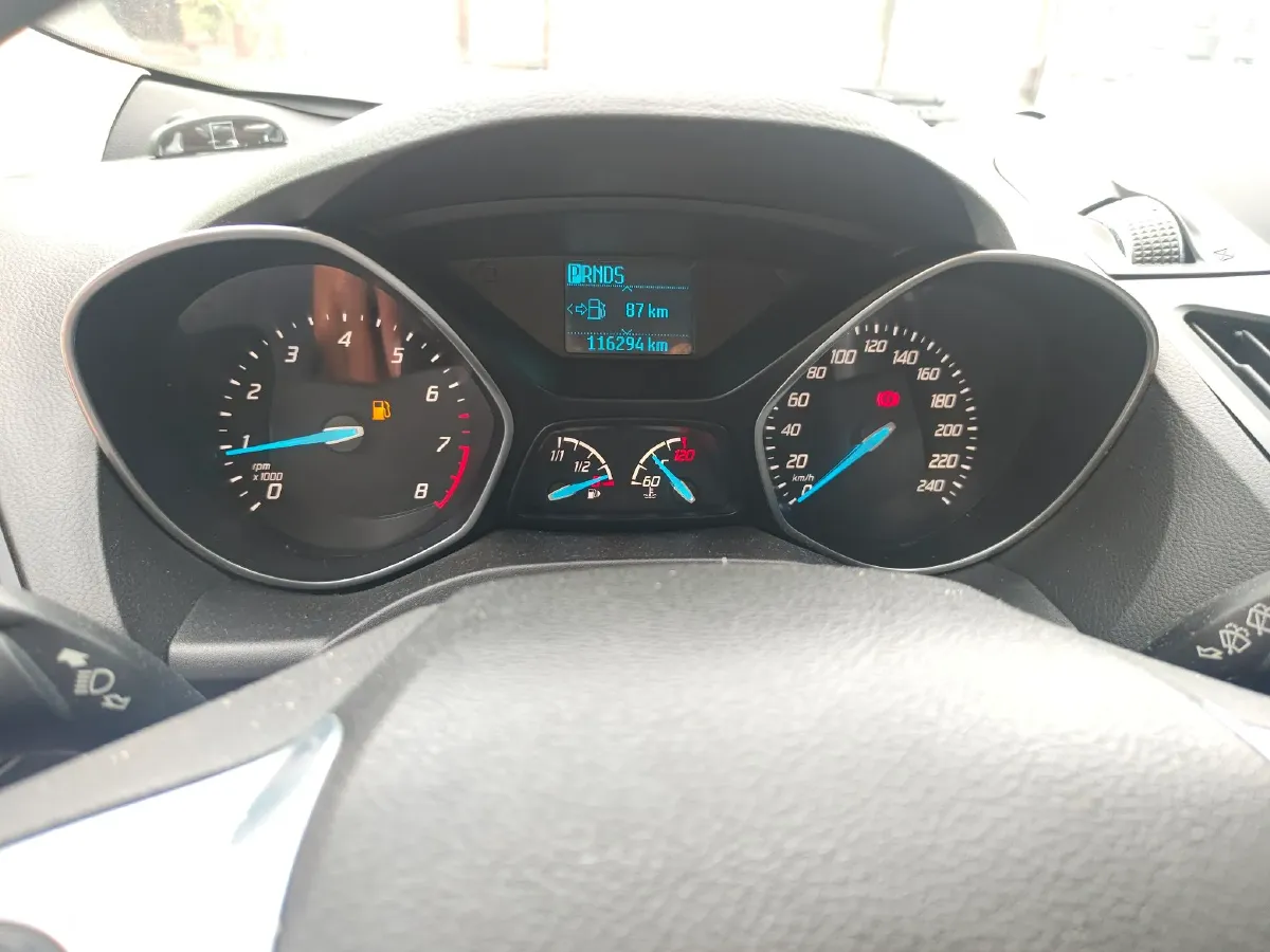 2015 Ford Kuga 1.5T 181HP L4 6AT,autocango,china used car exporter,china ev exporter,chinese used car exporter,chinese used ev exporter