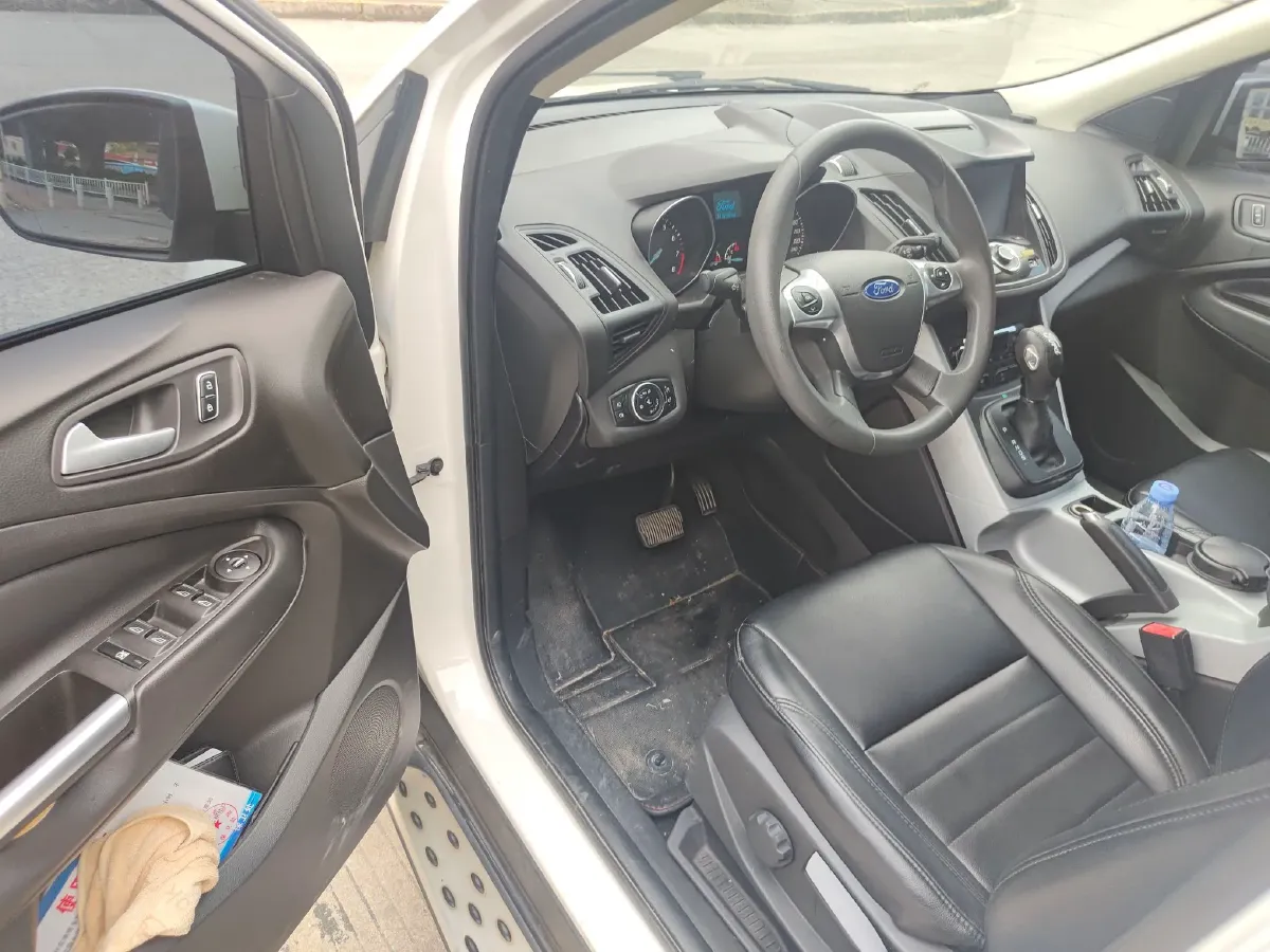 2015 Ford Kuga 1.5T 181HP L4 6AT,autocango,china used car exporter,china ev exporter,chinese used car exporter,chinese used ev exporter