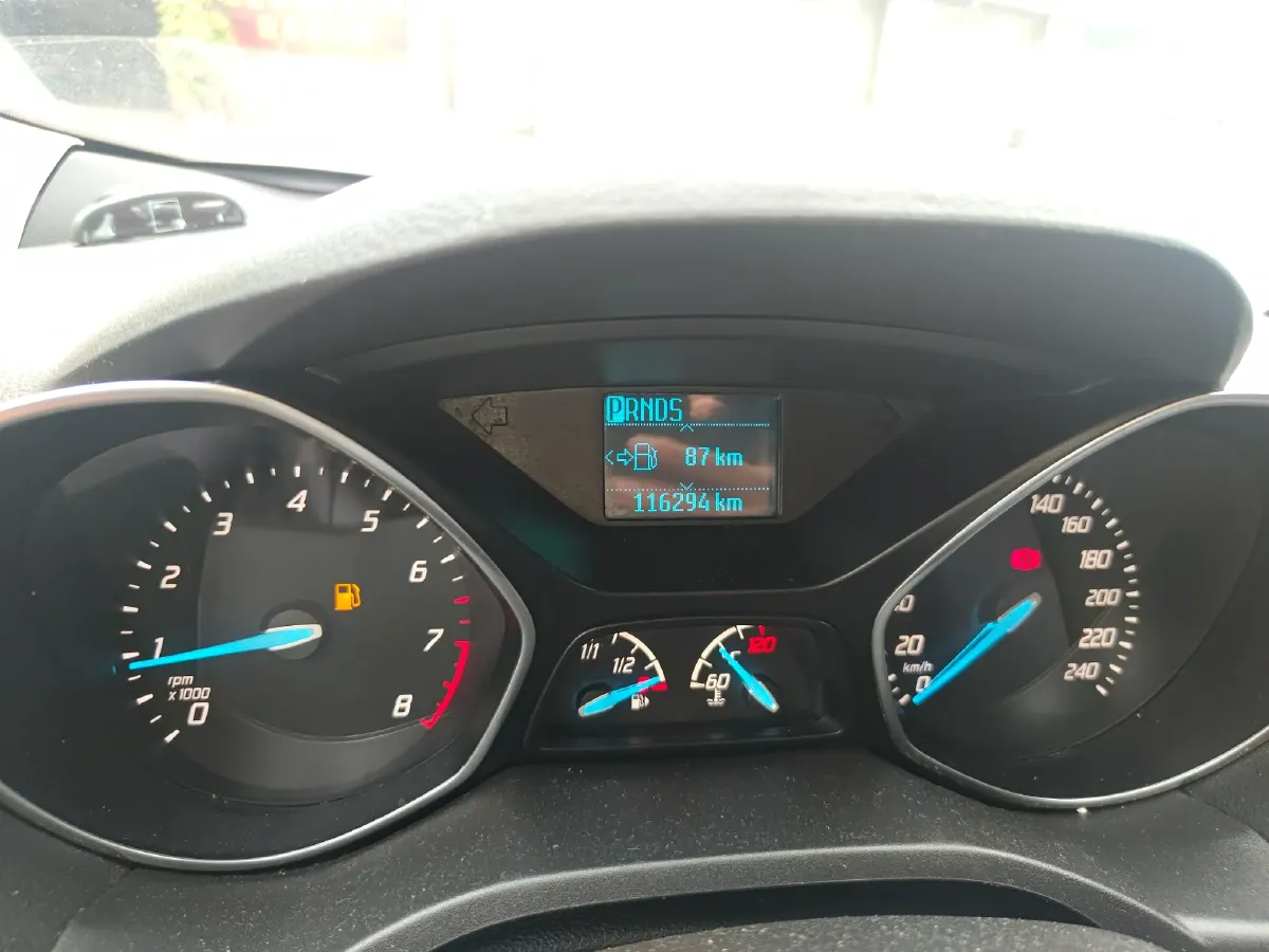 2015 Ford Kuga 1.5T 181HP L4 6AT,autocango,china used car exporter,china ev exporter,chinese used car exporter,chinese used ev exporter