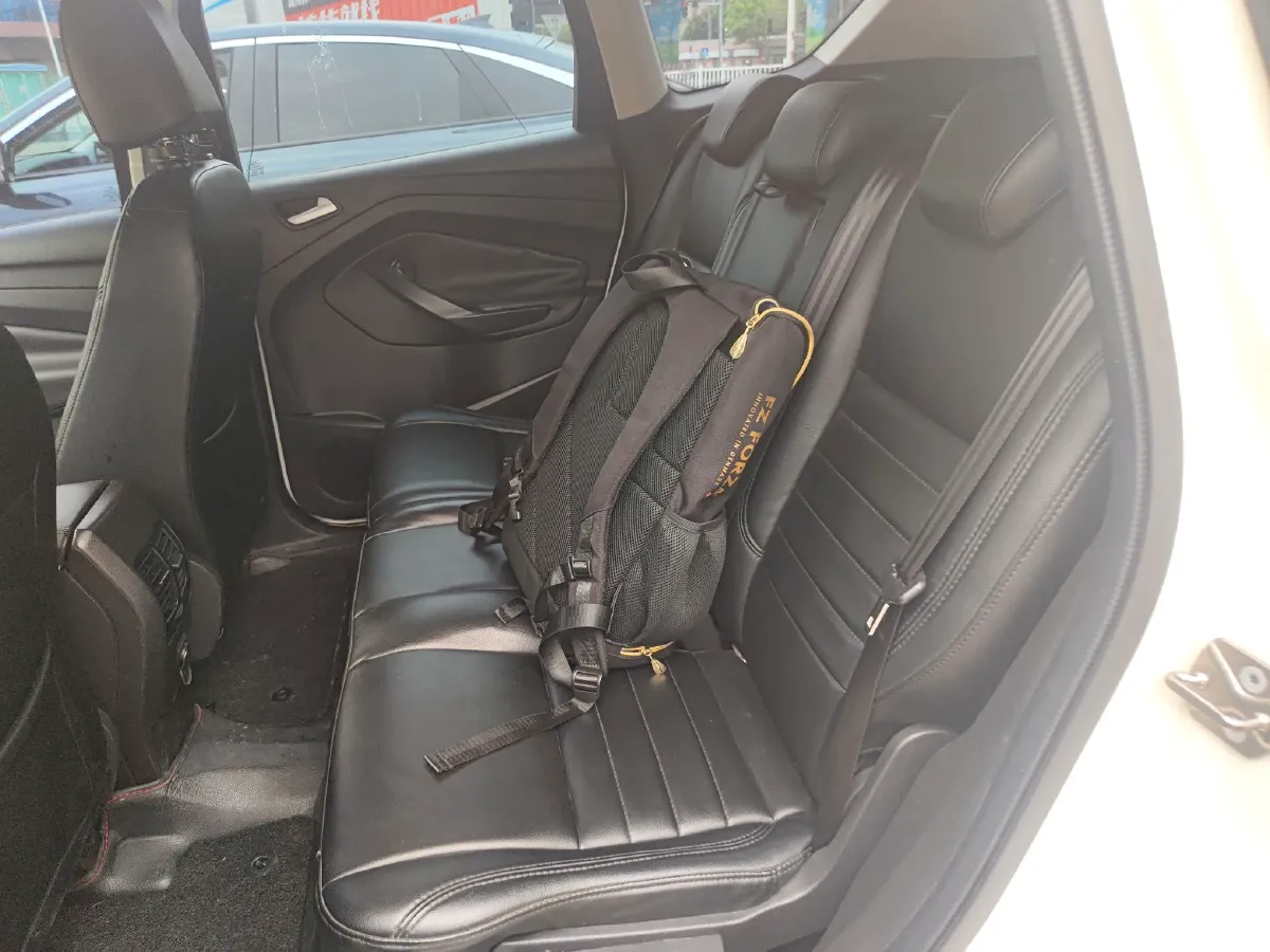 2015 Ford Kuga 1.5T 181HP L4 6AT,autocango,china used car exporter,china ev exporter,chinese used car exporter,chinese used ev exporter