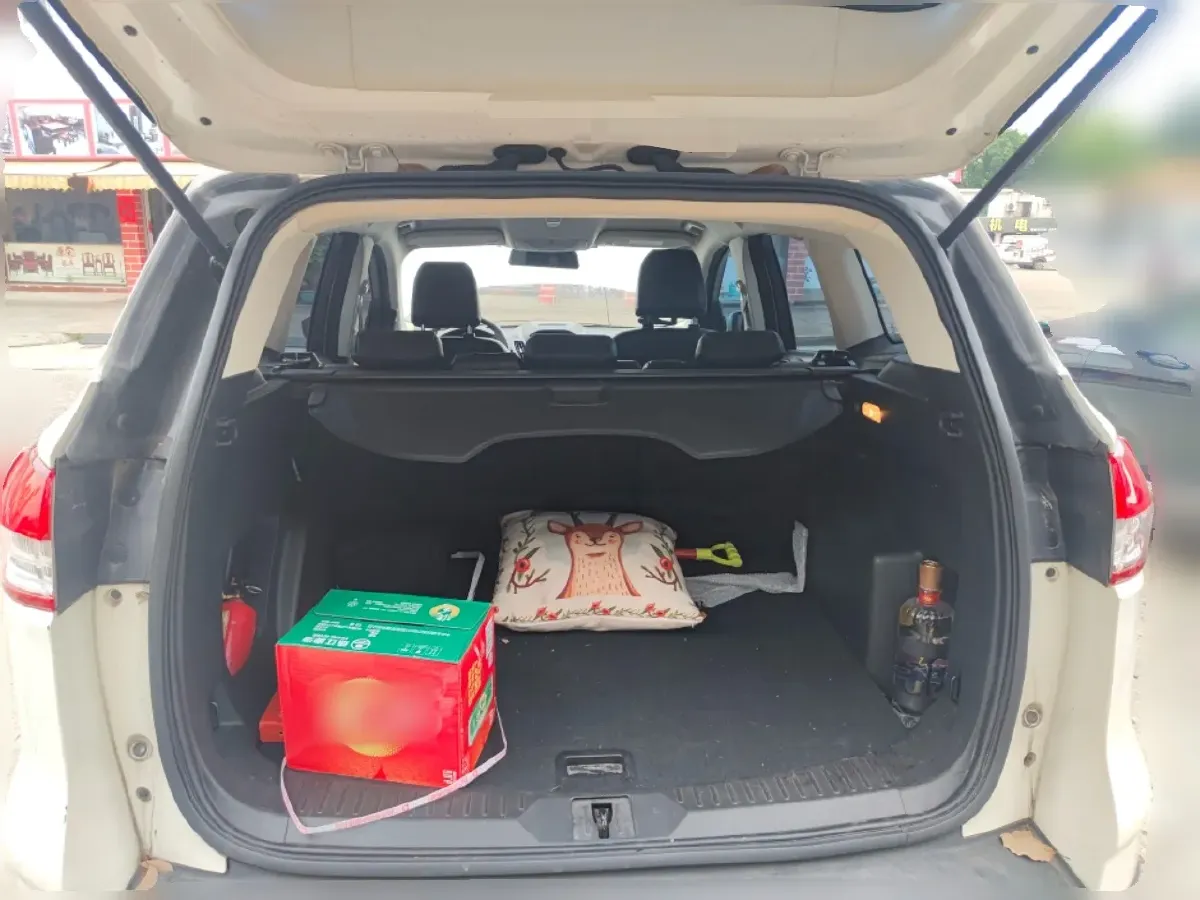 2015 Ford Kuga 1.5T 181HP L4 6AT,autocango,china used car exporter,china ev exporter,chinese used car exporter,chinese used ev exporter