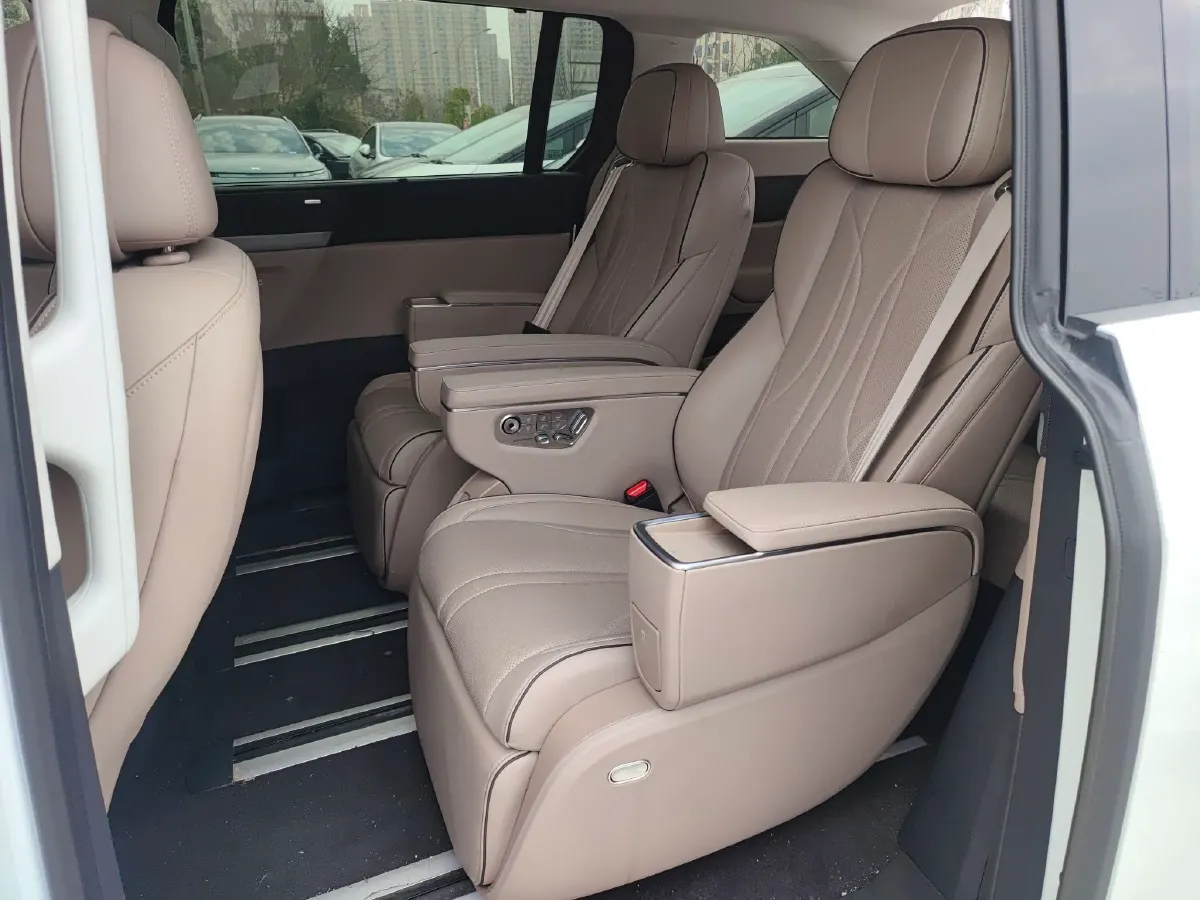 2025 Xpeng X9 BEV,autocango,china used car exporter,china ev exporter,chinese used car exporter,chinese used ev exporter