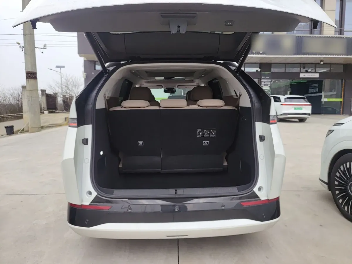 2025 Xpeng X9 BEV,autocango,china used car exporter,china ev exporter,chinese used car exporter,chinese used ev exporter