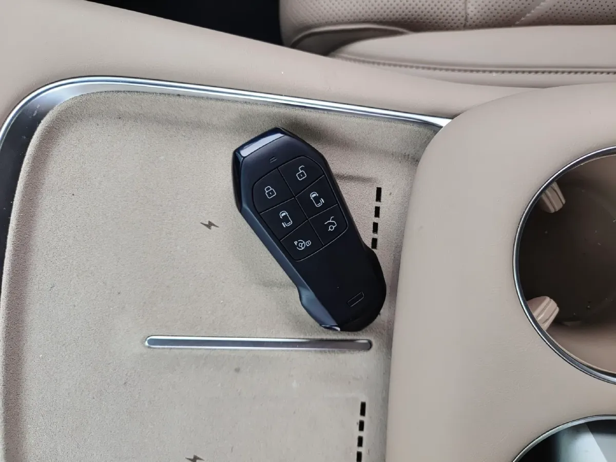 2025 Xpeng X9 BEV,autocango,china used car exporter,china ev exporter,chinese used car exporter,chinese used ev exporter