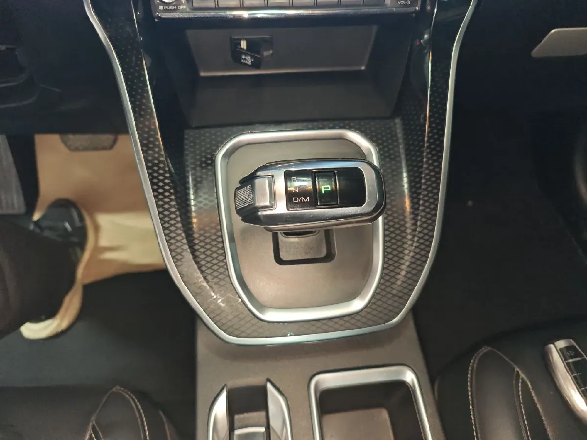 2021 Haval M6 1.5T 150HP L4 7DCT,autocango,china used car exporter,china ev exporter,chinese used car exporter,chinese used ev exporter