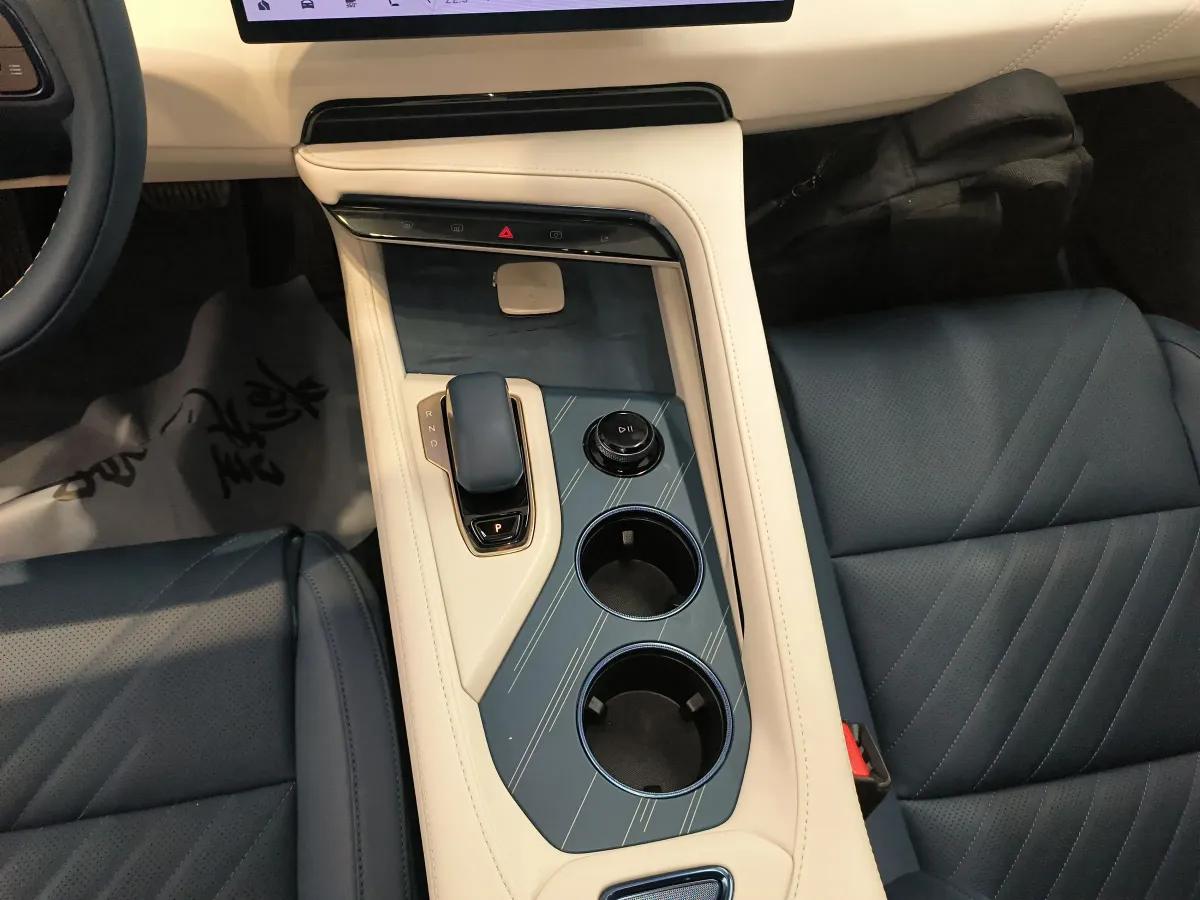 2025 Zeekr 001 BEV 100KWH,autocango,china used car exporter,china ev exporter,chinese used car exporter,chinese used ev exporter