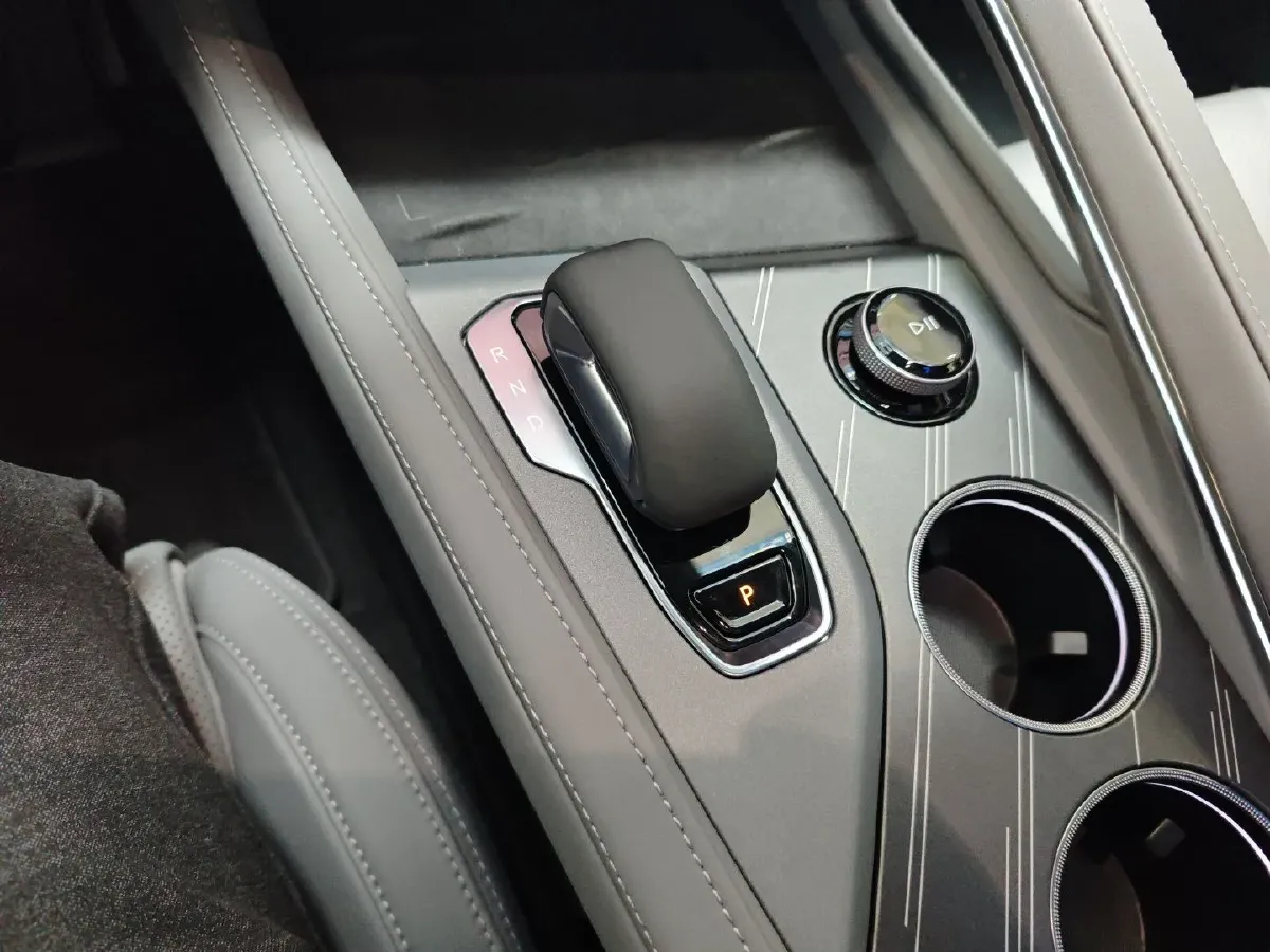 2025 Zeekr 001 BEV 100KWH,autocango,china used car exporter,china ev exporter,chinese used car exporter,chinese used ev exporter