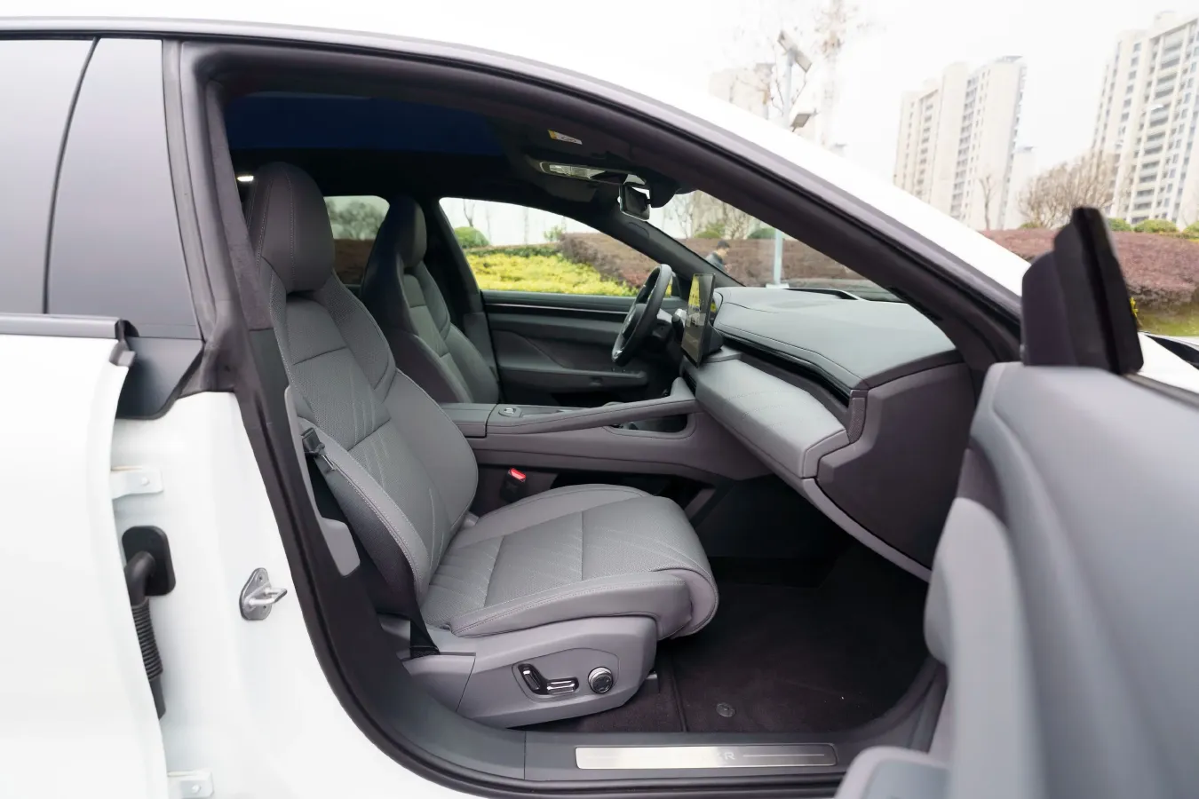 2025 Zeekr 001 BEV 100KWH,autocango,china used car exporter,china ev exporter,chinese used car exporter,chinese used ev exporter