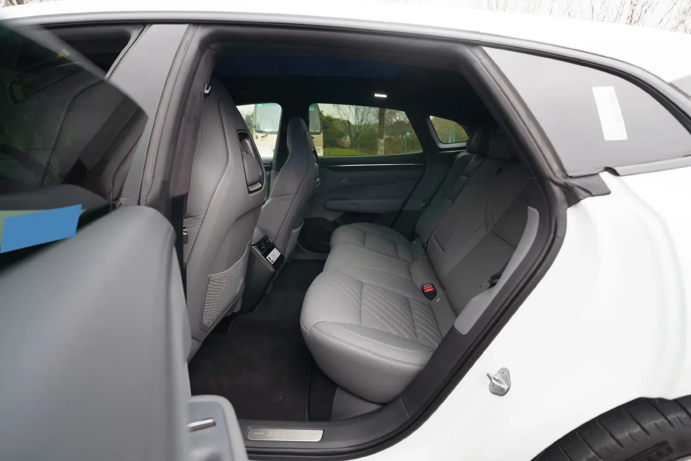 2025 Zeekr 001 BEV 100KWH,autocango,china used car exporter,china ev exporter,chinese used car exporter,chinese used ev exporter