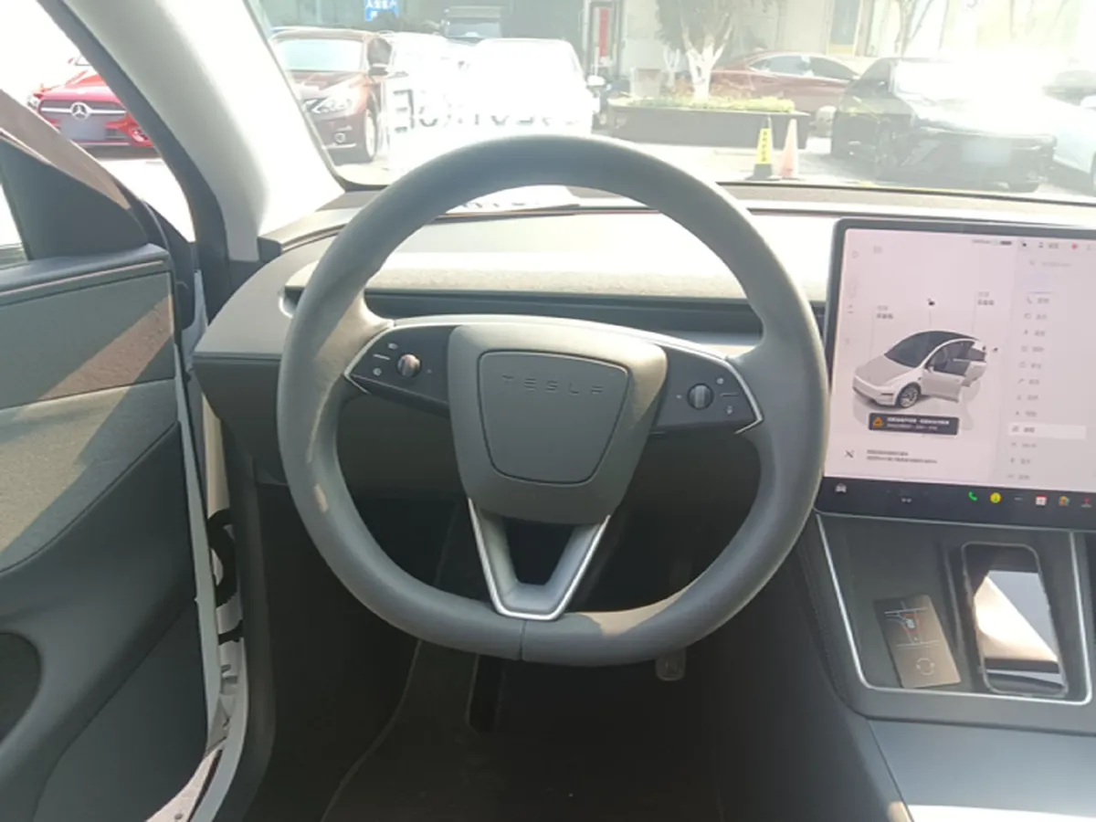 2025 Tesla Model Y BEV 62.5KWH,autocango,china used car exporter,china ev exporter,chinese used car exporter,chinese used ev exporter