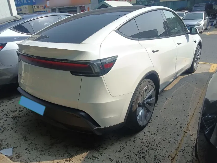 2025 Tesla Model Y BEV 62.5KWH,autocango,china used car exporter,china ev exporter,chinese used car exporter,chinese used ev exporter
