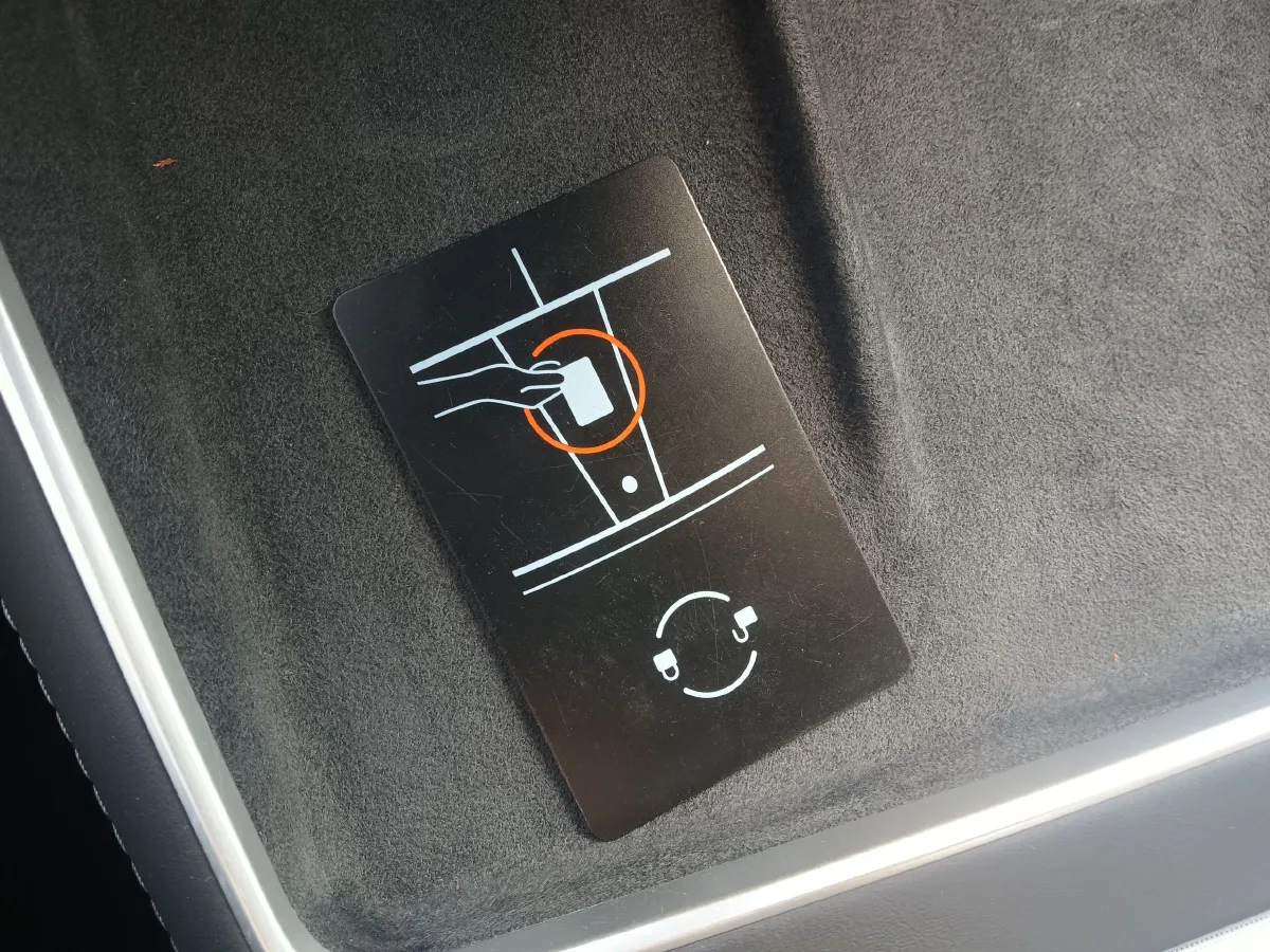 2025 Tesla Model Y BEV 62.5KWH,autocango,china used car exporter,china ev exporter,chinese used car exporter,chinese used ev exporter