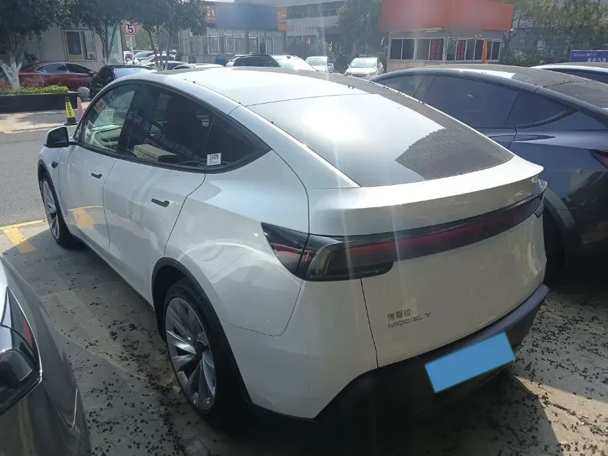 2025 Tesla Model Y BEV 62.5KWH,autocango,china used car exporter,china ev exporter,chinese used car exporter,chinese used ev exporter